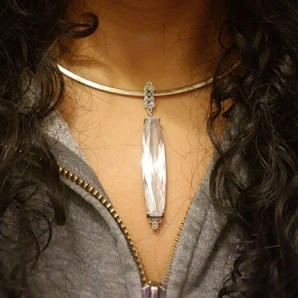 Vintage inspired sterling silver clear pendant!